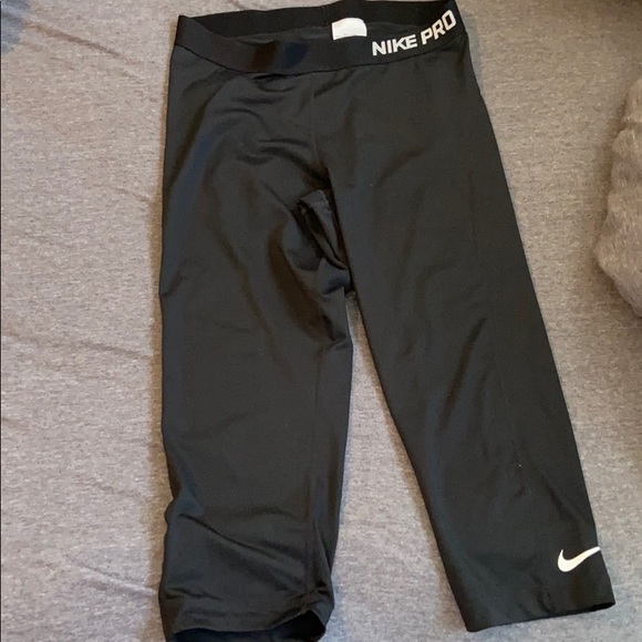 nike capris - Picture 1 of 1